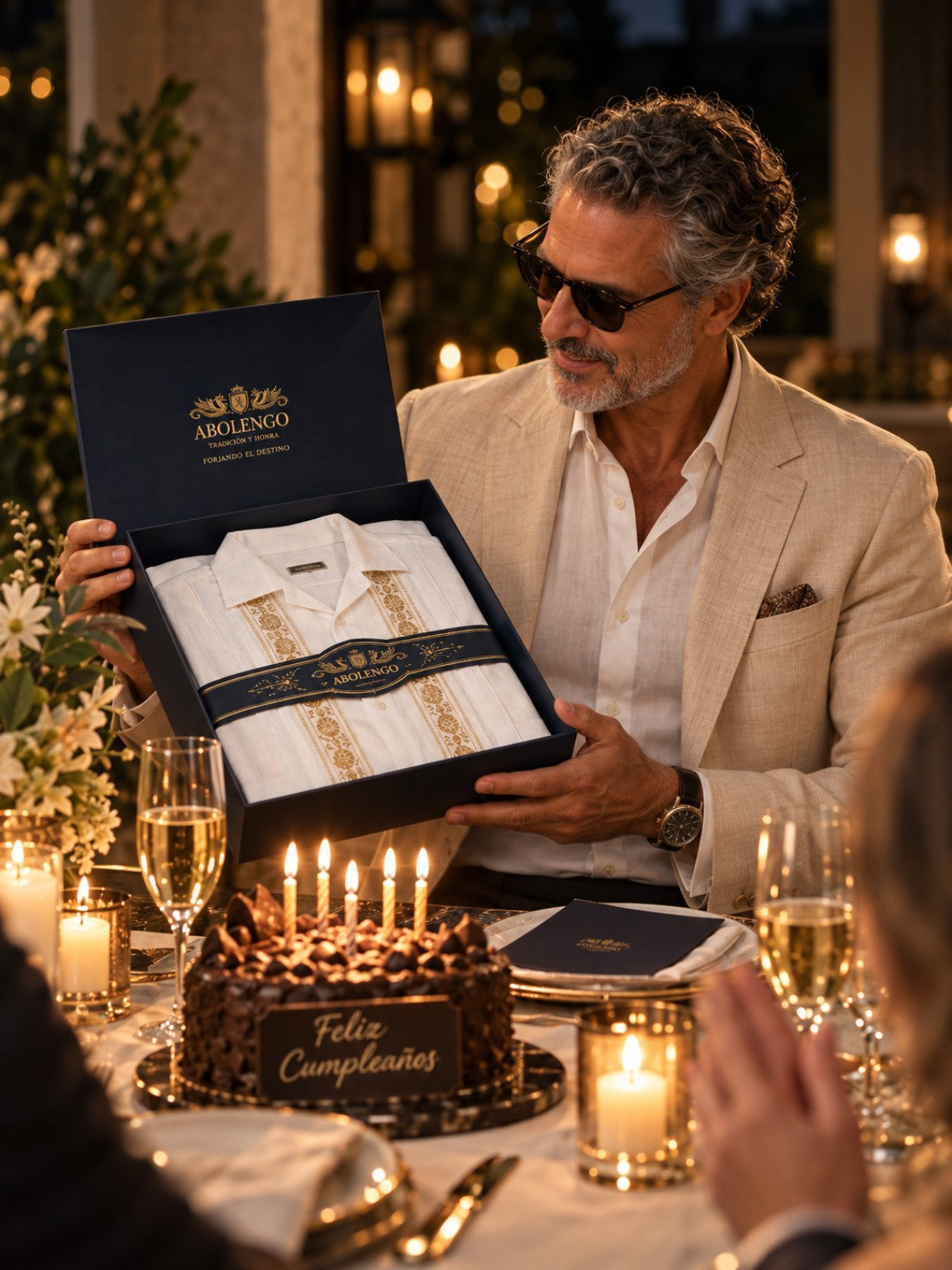 Cumpleaños elegante con guayabera ABOLENGO en caja premium