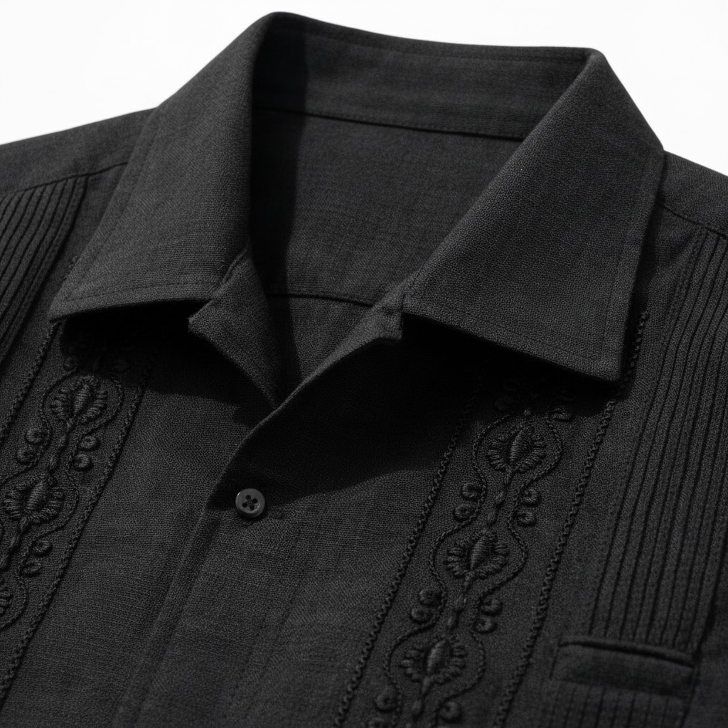 Guayabera Negra · Bordado Tonal