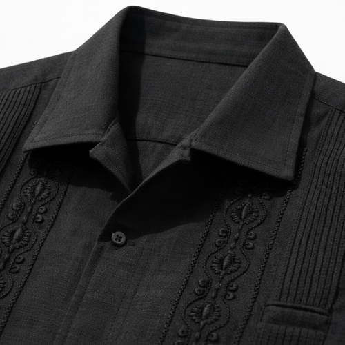 Guayabera Negra · Bordado Tonal